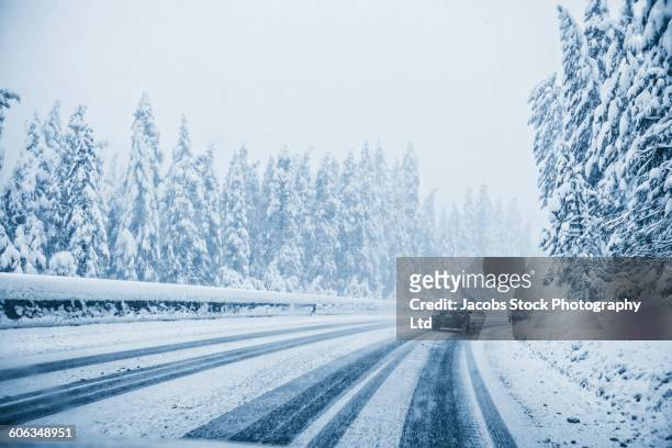 cars driving on snowy remote road - truckee fotografías e imágenes de stock