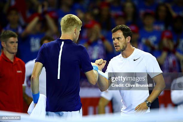 Kyle Edmund of Great Britain speaks with Great Britain team captain, Leon Smith during a break in his singles match against Guido Pella of Argentina...