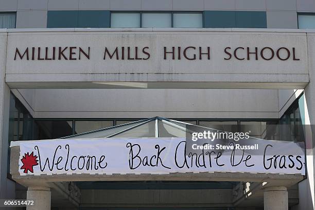 Olympic triple sprint medalist, Andre De Grasse returns his alma mater, Milliken Mills High School, to join students in the Terry Fox Run. He' spoke...