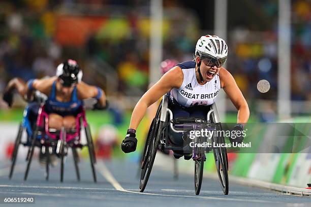 Hannah Cockroft of Great Britain competes in the Women's 800m - T34 during day 9 of the Rio 2016 Paralympic Games at the Olympic Stadium on September...