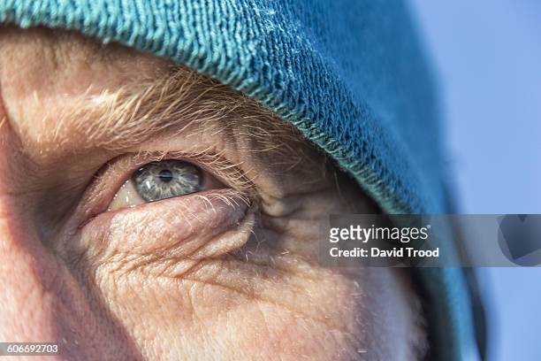 close up of a man´s eye outdoors - eyes stockfoto's en -beelden