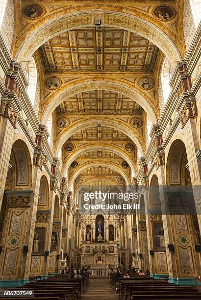 church of santo domingo nave in cuenca, ecuador - cuenca ecuador stock-fotos und bilder