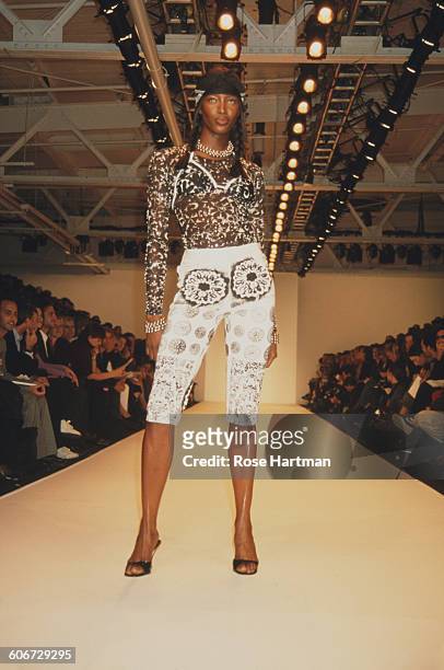 Naomi Campbell models Anna Sui's Spring '98 collection, New York City, 6th November 1997.