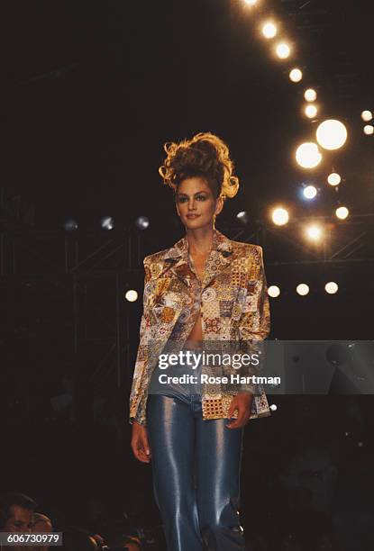 Cindy Crawford models the Todd Oldham Spring '96 collection, New York City, 31st October 1995.