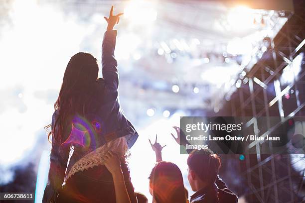 happy friends at music festival - modern rock stockfoto's en -beelden