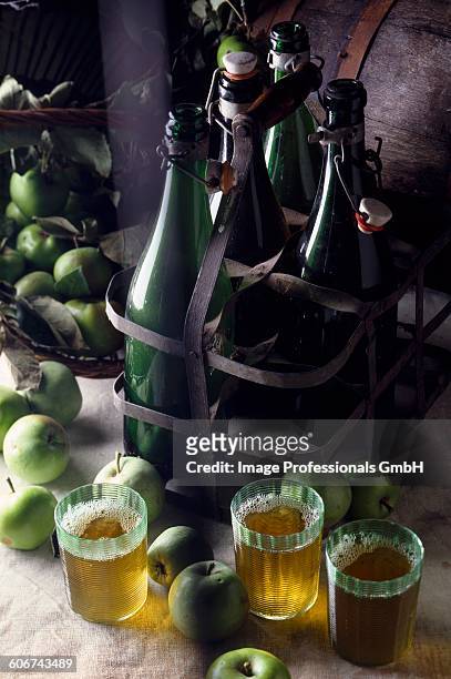cider and apples - cidre photos et images de collection