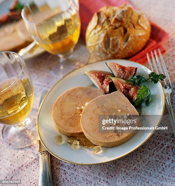 slices of duck foie gras - foie gras photos et images de collection