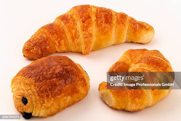 viennoiserie pastries - croissant white background imagens e fotografias de stock
