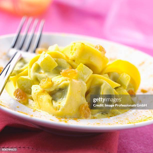 curried ravioli - tortelloni stock-fotos und bilder