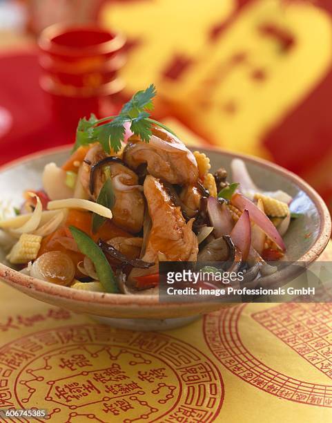 pan-fried chicken and vegetables - auricularia auricula judae stock pictures, royalty-free photos & images