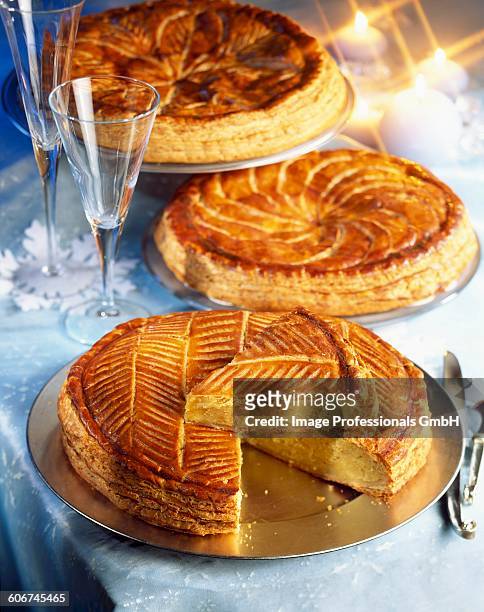 galette des rois almond flaky pastry cake - epiphany religious celebration fotografías e imágenes de stock