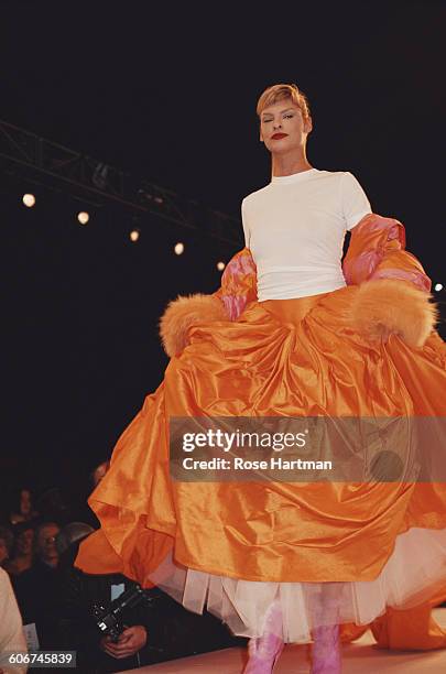 Supermodel Linda Evangelista models the Isaac Mizrahi Fall '94 collection, New York City, 12th April 1994.