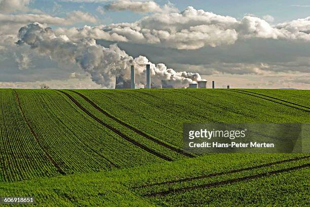 brown coal power plant rwe niederaußem - 褐炭 ストックフォトと画像