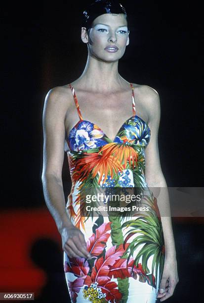 Linda Evangelista at the Gianni Versace Spring 1993 show circa 1992 in Milan, Italy.