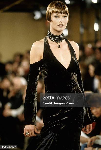 Linda Evangelista at the Donna Karan Fall 1993 show circa 1993 in New York City.