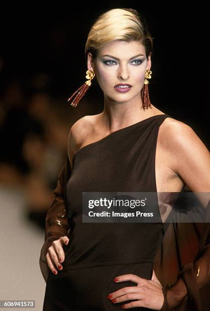 Linda Evangelista at the Yves Saint Laurent Spring 1996 show circa 1995 in Paris, France.