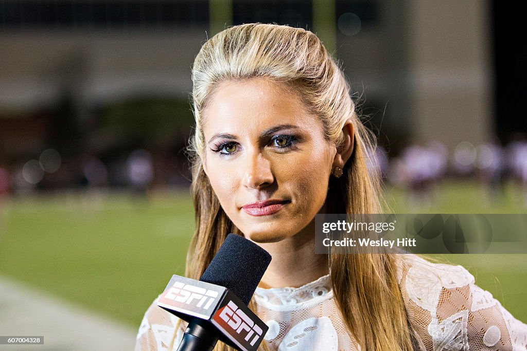 R Laura Rutledge ESPN sideline reporter Laura Rutledge during a game between the... News ...