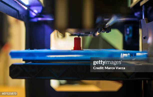 3d printer - tridimensional stockfoto's en -beelden