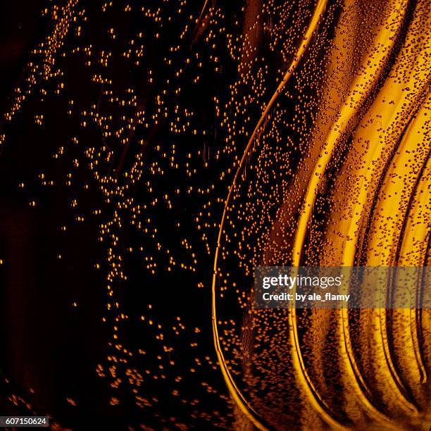 beer bottle close up - beer close up stock-fotos und bilder