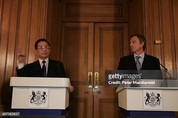 Chinese Premier Wen Jiabao and British Prime Minister Tony Blair speak during a press conference at 10 Downing Street, London, England, May 10, 2004.