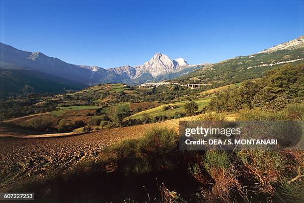 12 Isola Del Gran Sasso Stock Photos High Res Pictures And Images 12-isola-del-gran-sasso-stock-photos-high-res-pictures-and-images