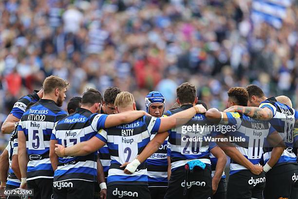 The Bath team receive a team talk after the end of the first half during the Aviva Premiership match between Bath Rugby and Worcester Warriors at...