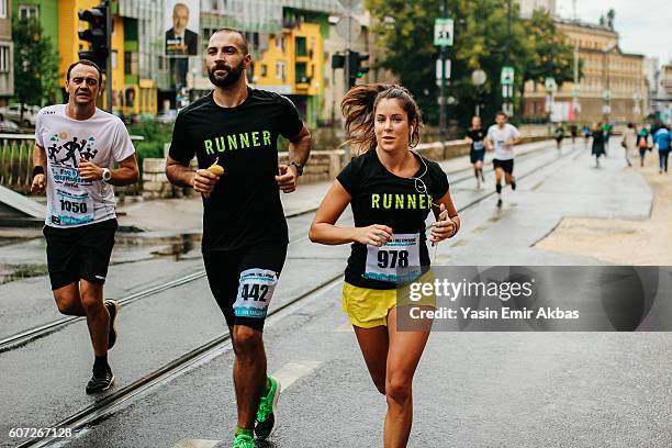 marathon runners competing each other - road race stock pictures, royalty-free photos & images