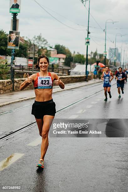 everything is okay for this lady runner - halvmaraton bildbanksfoton och bilder