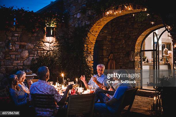 alfresco dining in the evening - summer women talking stockfoto's en -beelden