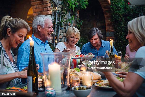 al fresco dining by candlelight - 50s diner stock pictures, royalty-free photos & images