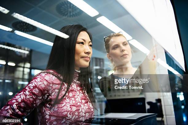female engineers discussing - woman whiteboard stock pictures, royalty-free photos & images