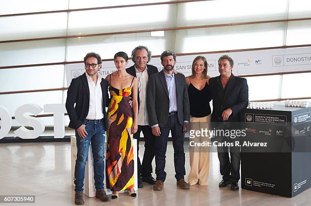 Actors Carlos Santos, Alba Galocha, Jose Coronado, Alberto Rodriguez, Marta Etura and Eduard Fernandez attend "El Hombre De las Mil Caras" photocall...