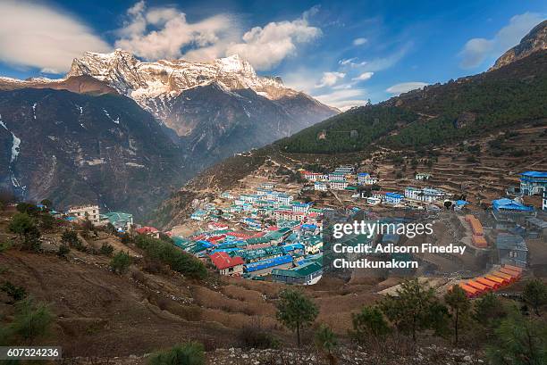view of namche bazaar, nepal - khumbu stockfoto's en -beelden