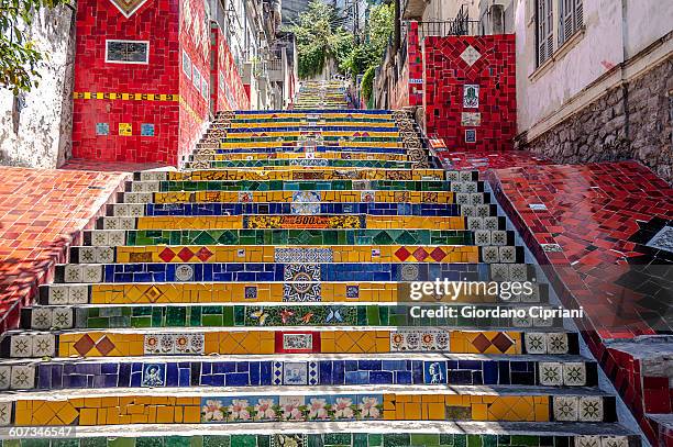 selaron's stairs (escadaria selarón). - rio de janeiro fotografías e imágenes de stock