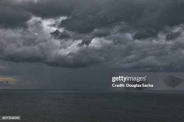 overhead storm brings dark skies - hurricanes v heat stock-fotos und bilder