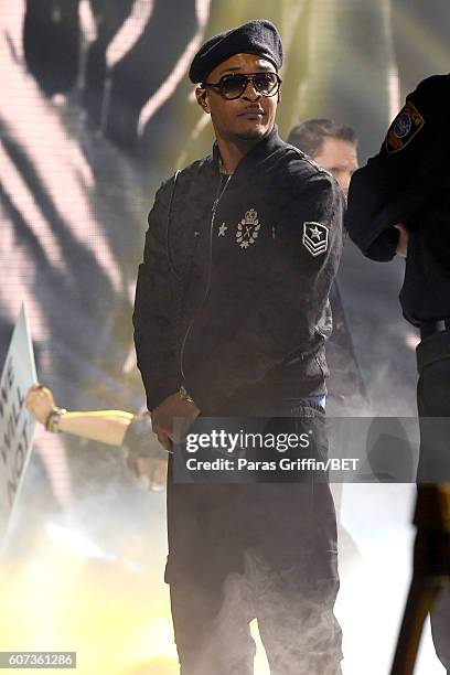 Performs onstage during the 2016 BET Hip Hop Awards at Cobb Energy Performing Arts Center on September 17, 2016 in Atlanta, Georgia.