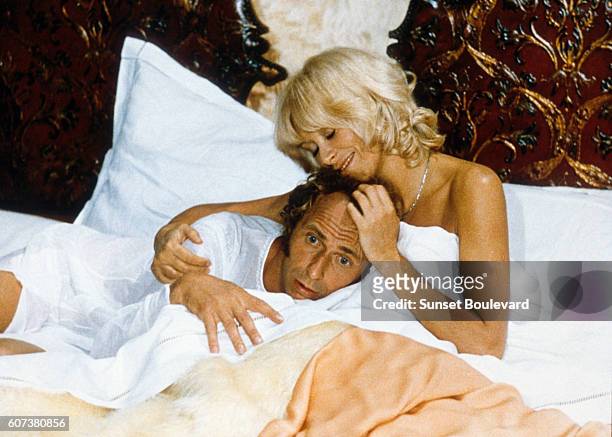 French actors Pierre Richard and Mireille Darc on the set of Le retour du grand blond, written and directed by Yves Robert.