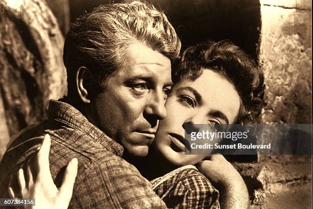 French actor Jean Gabin and British actress Ida Lupino on the set of Moontide, based on the novel by Willard Robertson and directed by Archie Mayo.