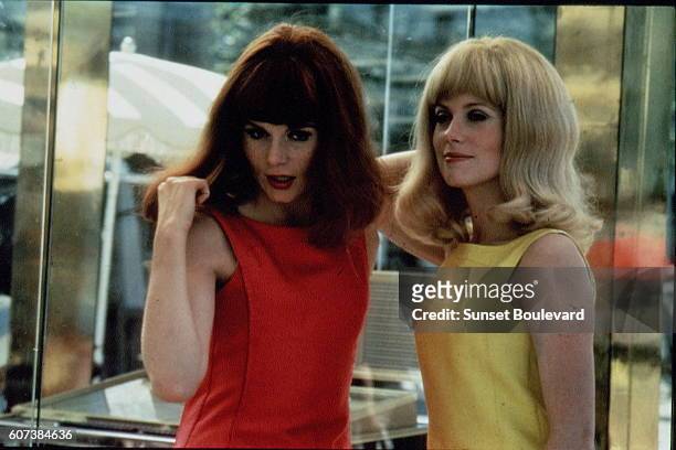 French actresses and sisters Françoise Dorleac and Catherine Deneuve on the set of Les demoiselles de Rochefort, written and directed by Jacques Demy.