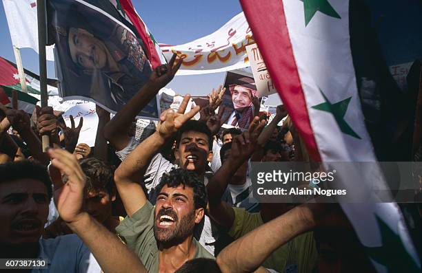 Protesters pro-Saddam Hussein and pro-King Hussein in the street of Mafraq after the Kuwait invasion by Iraq. | Location: Mafraq, Jordan.