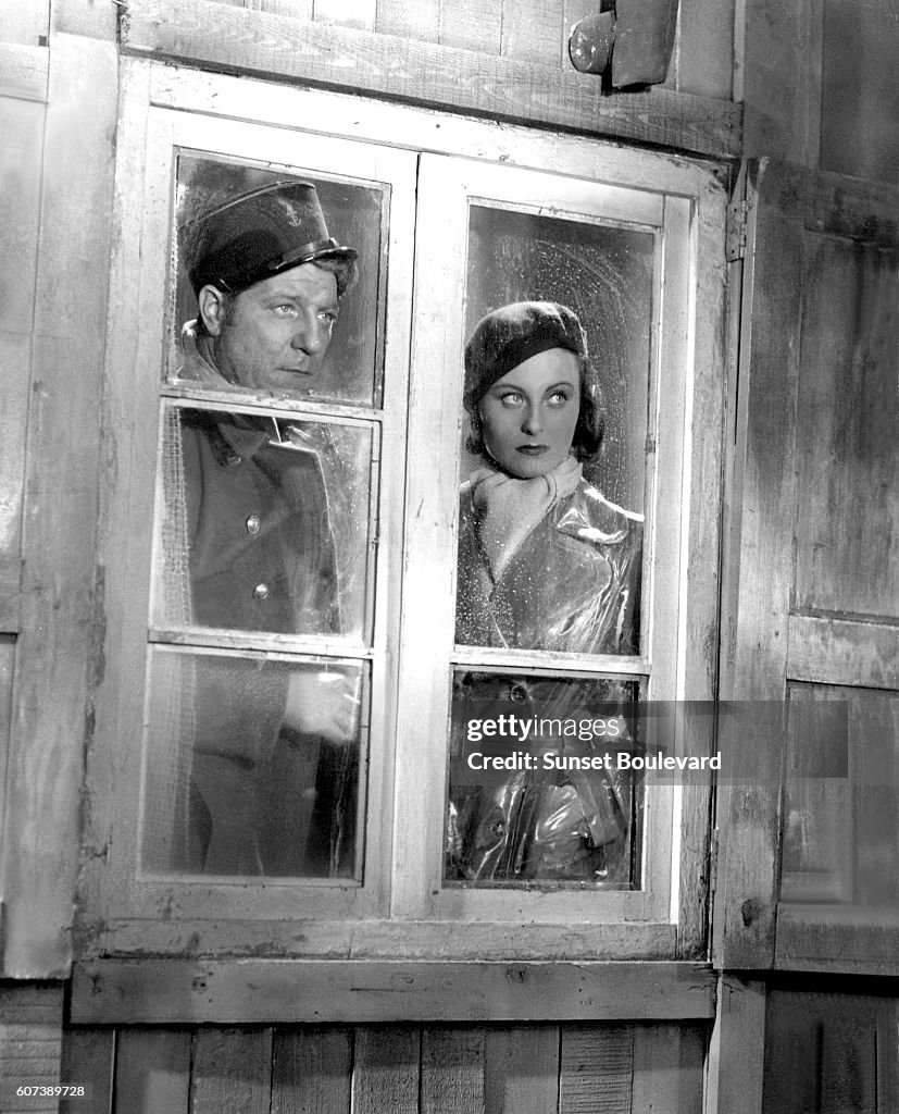 On the set of Le Quai des Brumes