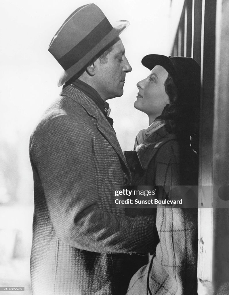 On the set of Le Quai des Brumes