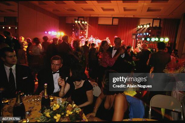 Discothèque Discothèque Photos and Premium High Res Pictures - Getty Images