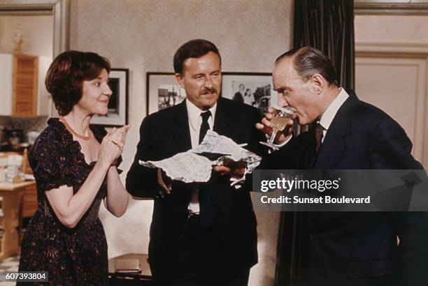 Anna Massey, Jon Finch and Alex Mc Cowen on the set of "Frenzy", directed by Alfred Hitchcock.