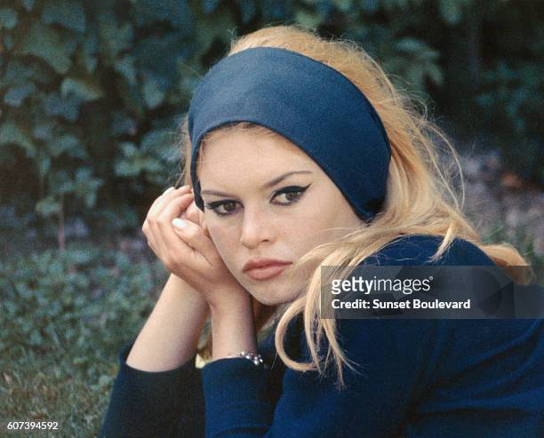 Brigitte Bardot on the set of "Le Mepris" .