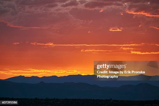 flaming sunset - santa fé imagens e fotografias de stock