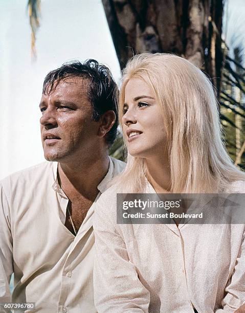 Welsh actor Richard Burton and American actress Sue Lyon on the set of The Night of the Iguana, based on the play by Tennessee Williams and directed...