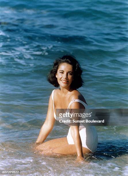 British actress Elizabeth Taylor on the set of Suddenly Last Summer, directed by American director Joseph Mankiewicz.