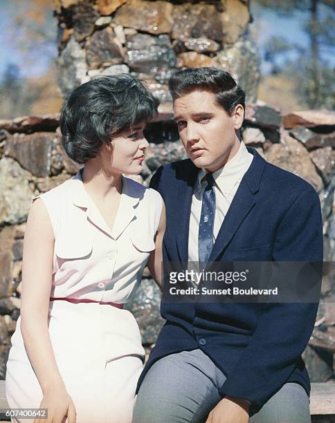 Joan Blackman and Elvis Presley in Kid Galahad