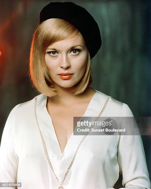 American actress Faye Dunaway on the set of <Bonnie and Clyde> directed by Arthur Penn.